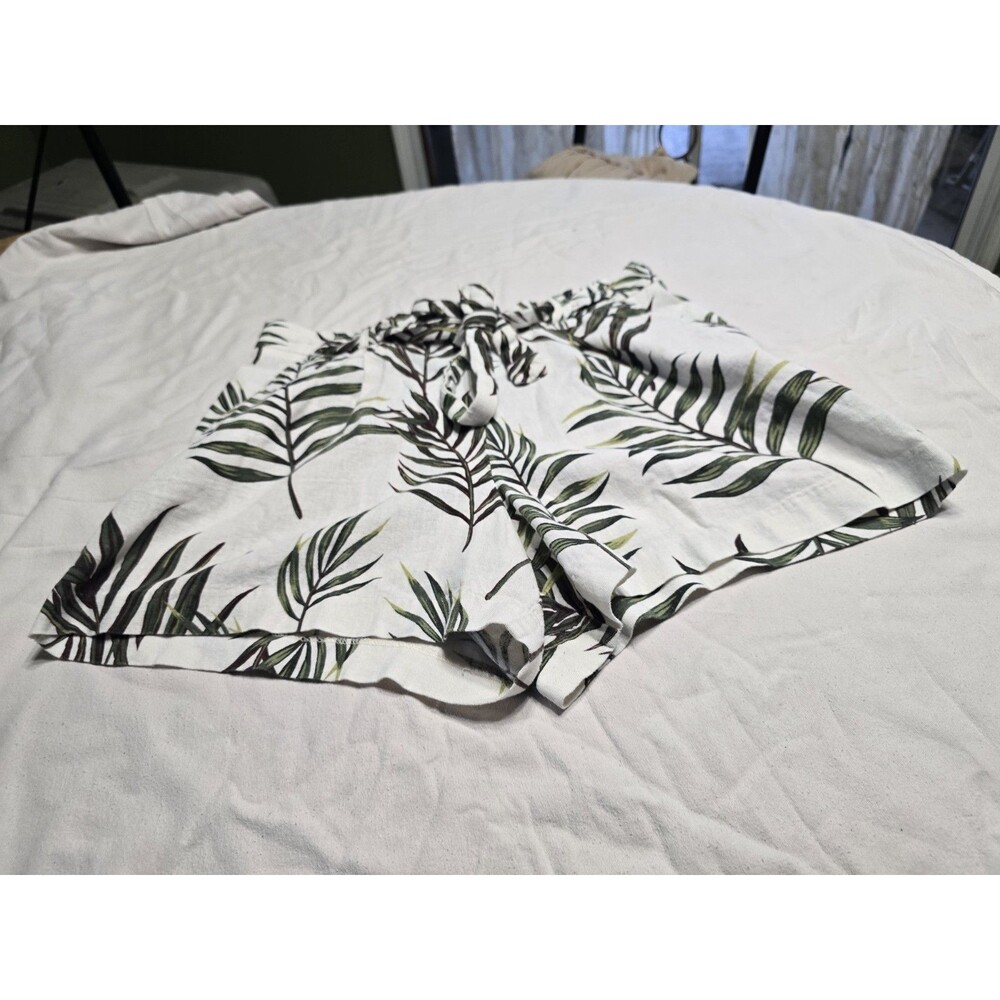 C&C Shorts Womens Size 6 White Green Palm Leaves Belted Pockets Linen Rayon